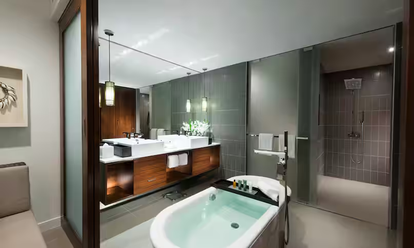 Fiji guest room bathroom